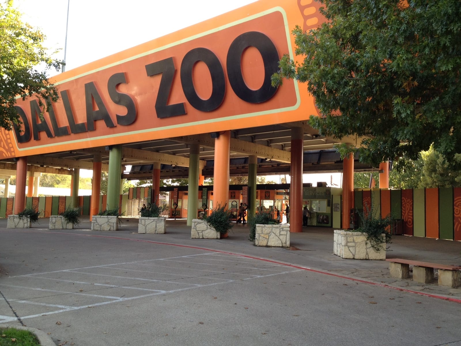 The entrance to the Dallas Zoo